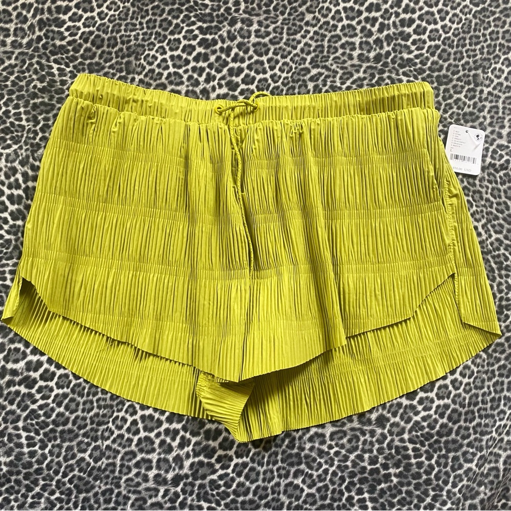Free People Shirr Enough Plisse Running Shorts Green Sprout Guacamole Sz L NWT - Picture 9 of 11
